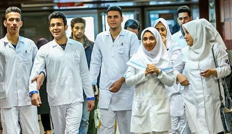 هشدار رئیس کل سازمان نظام پزشکی: مهاجرت پزشکان به حوزه سلامت به طور جدی آسیب می‌زند
