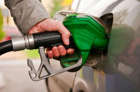 تصمیم نهایی دولت درباره قیمت بنزین/ تعطیلی جایگاه‌ های سوخت صحت ندارد