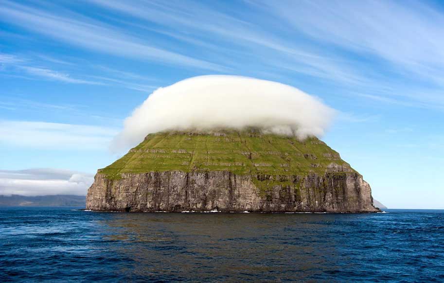 لوتلا دیمون ؛ یکی از خاص ترین جزایر جهان با کلاه عدسی! (+عکس)