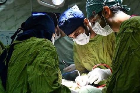 جراحان ایرانی برای اولین بار در عراق دست به تیغ می شوند