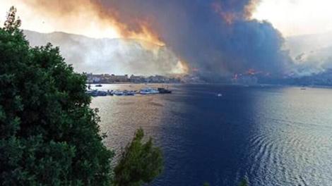 آتش سوزی گسترده در 7 استان ترکیه/ تخلیه 9 منطقه مسکونی/ تنگه داردانل بسته شد