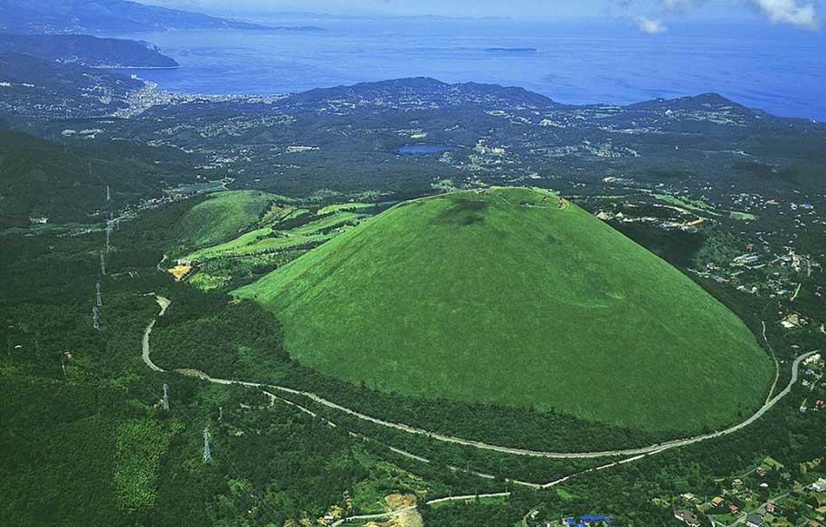 کوه اومورو ؛ متفاوت ترین جاذبه گردشگری ژاپن! (+فیلم و عکس)