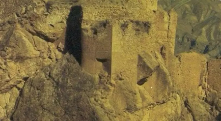 قلعه کهرود: برخی از جلوه‌های باقی‌مانده از تاریخ گذشته