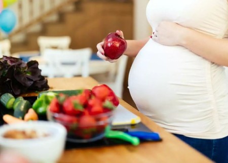 تغذیه در ماه هشتم بارداری: نکات مهم و توصیه‌های بهداشتی