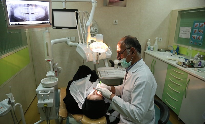 هزینه‌های دندان پزشکی در اصفهان/یک کارگر باید ۴۰ درصد تا ۲ ماه از حقوق خود را برای دندانش بدهد