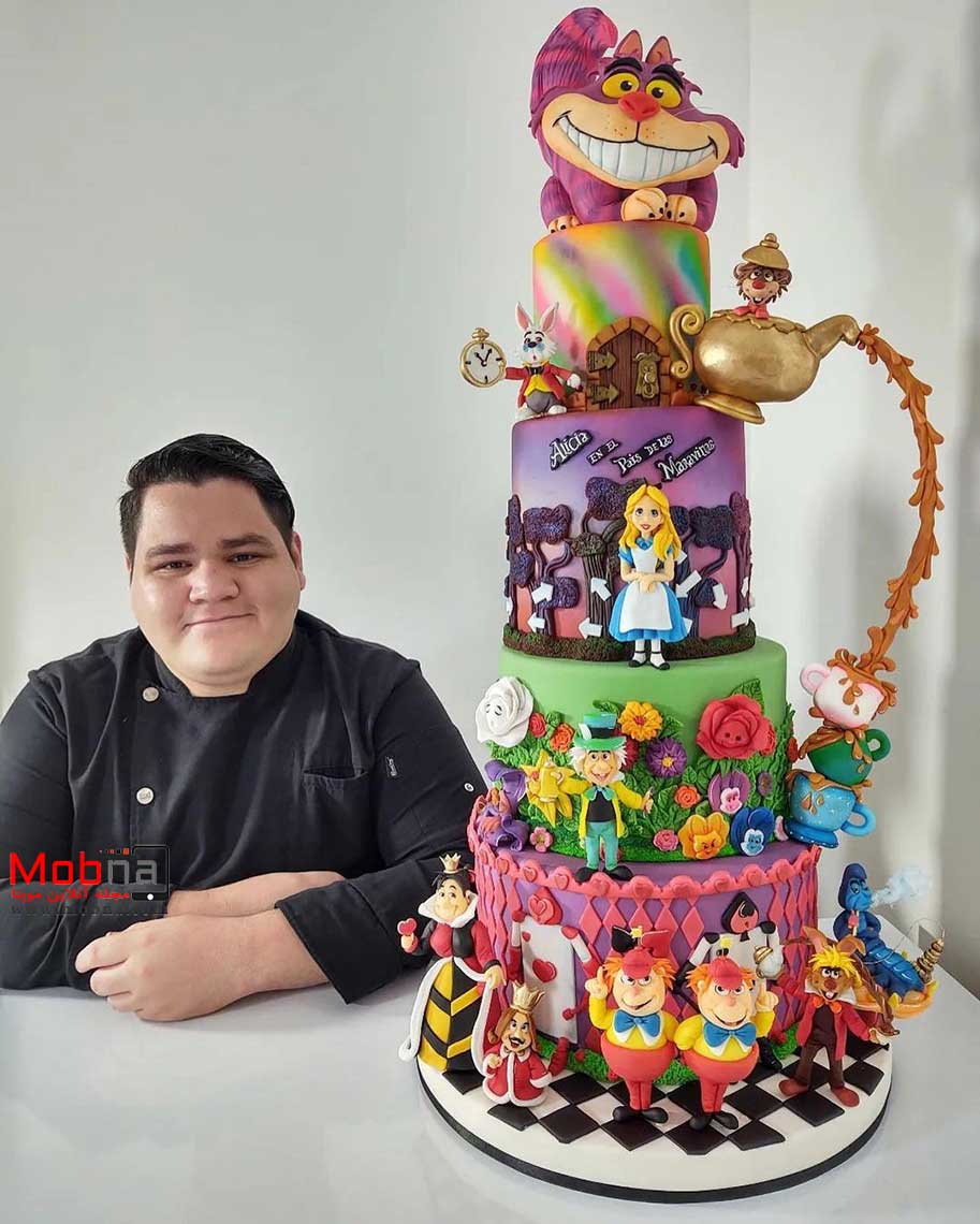 یک آقای حرفه ای در کیک تولد ! (+فیلم و عکس)