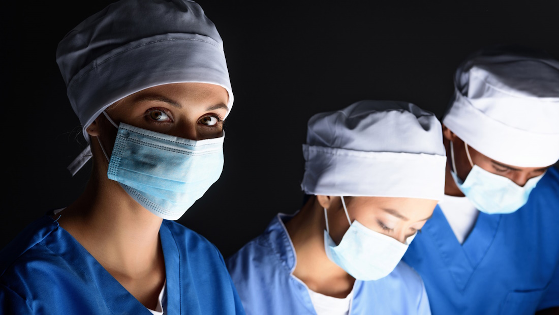 چرا بهتر است عمل جراحی تان را به یک جراح زن بسپارید؟