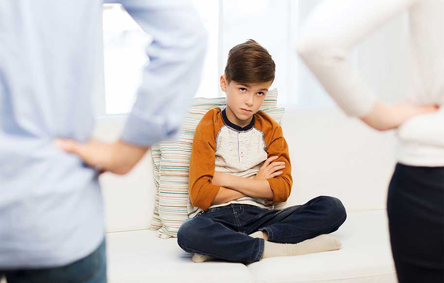 4 رفتار اشتباه والدین با کودکان
