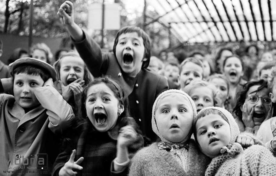 کودکان سرگرم به مشاهده نمایش عروسکی در پاریس (عکس)