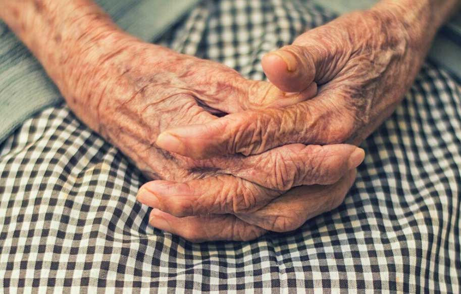 چه کسانی تا 100 سالگی عمر می کنند؟ از نتیجه آزمایش خون تا طول عمر بیشتر!