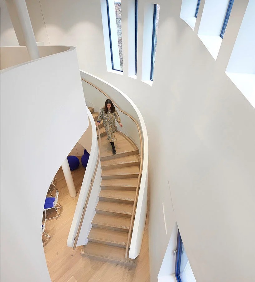 معماری خاص مرکز درمان سرطان لندن با توجه به شرایط روحی بیماران و خانواده های آن ها (+تصاویر)