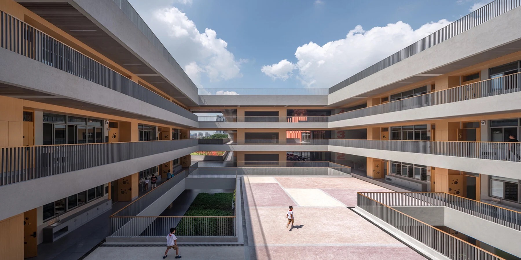 شکل جالب یک مدرسه ابتدایی در چین (+تصاویر)